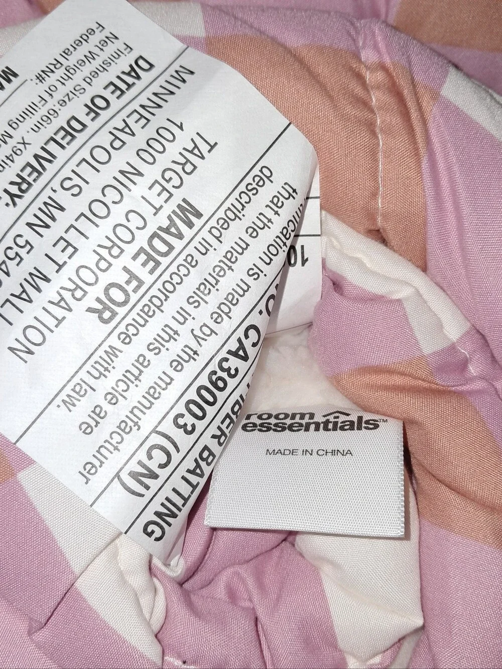 Room Essentials NWT Twin/Twin XL Gingham Reversible Faux Shearling Pink/Cream